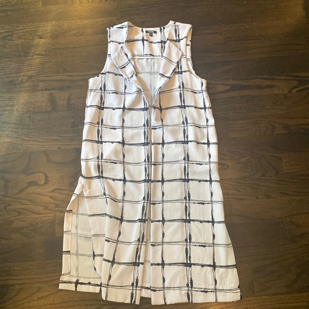 XOXO sleeveless kimono